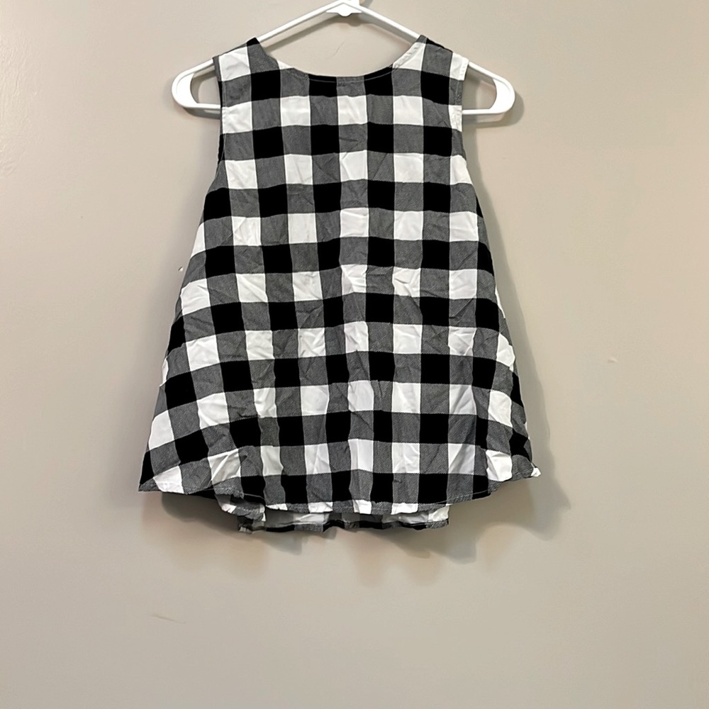 Black and white, buffalo checked, curved hem blouse